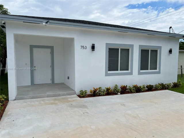 753 NW 5th Ct, Hallandale Beach FL 33009