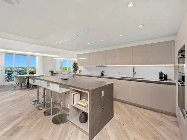 2301 Collins Ave # 1432, Miami Beach FL 33139