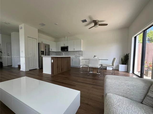 20645 NE 2nd Ct, Miami FL 33179