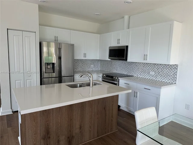 20645 NE 2nd Ct, Miami FL 33179