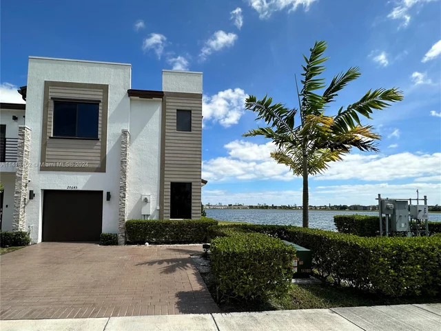 20645 NE 2nd Ct, Miami FL 33179
