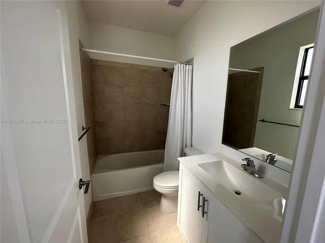 20645 NE 2nd Ct, Miami FL 33179