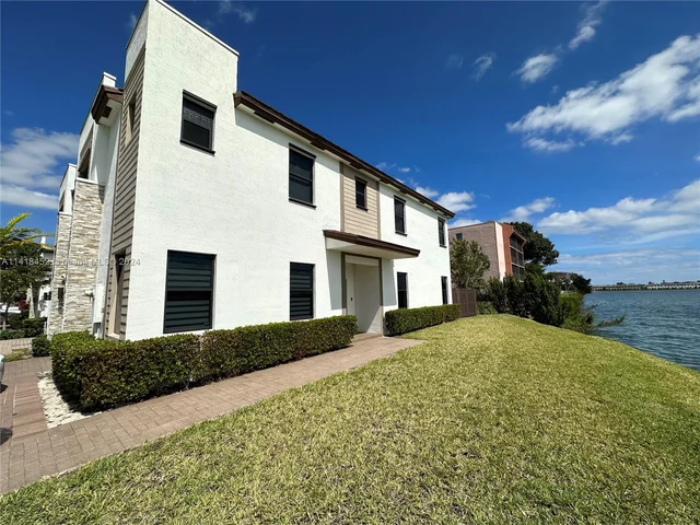 20645 NE 2nd Ct, Miami FL 33179