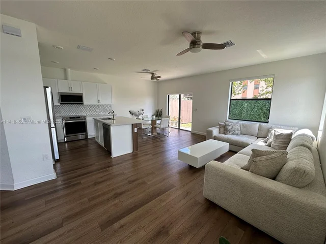 20645 NE 2nd Ct, Miami FL 33179