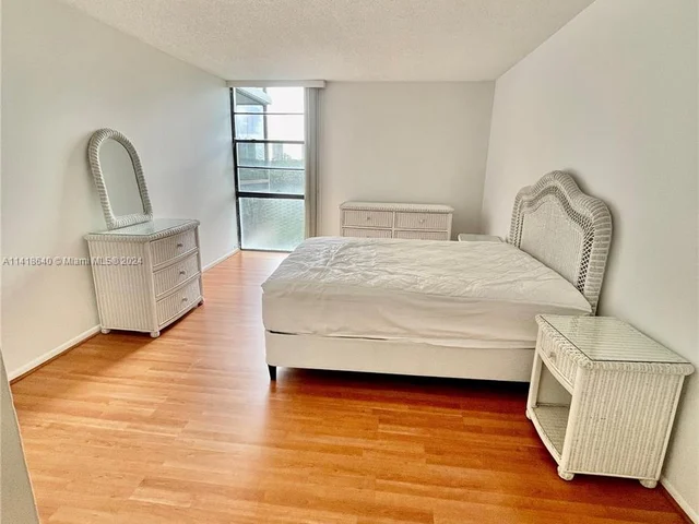 20500 W Country Club Dr # 607, Aventura FL 33180