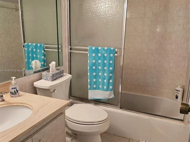 1985 S Ocean Dr, Hallandale Beach FL 33009