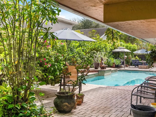 11980 SW 92nd Ln, Miami FL 33186