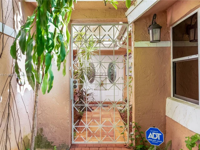 11980 SW 92nd Ln, Miami FL 33186