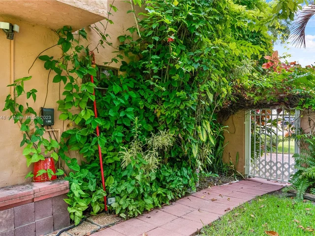 11980 SW 92nd Ln, Miami FL 33186