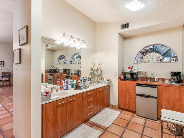 11980 SW 92nd Ln, Miami FL 33186