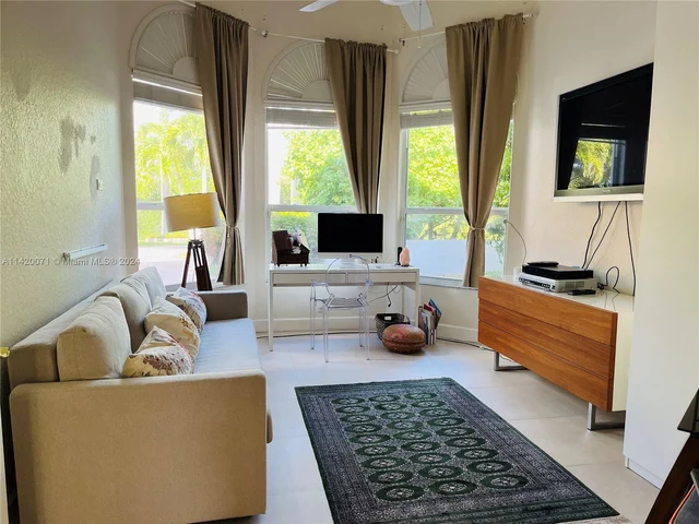 3280 Paddock Rd, Weston FL 33331