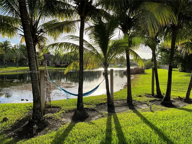 3280 Paddock Rd, Weston FL 33331