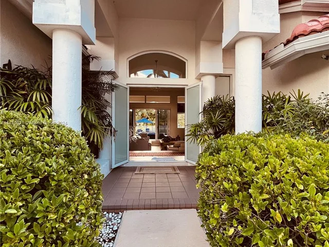 3280 Paddock Rd, Weston FL 33331