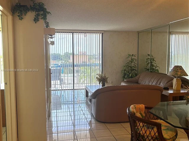 2625 NW Collins Ave. # 610, Miami Beach FL 33140