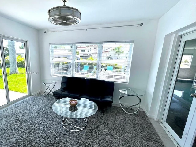 325 SE 4th Ave, Dania Beach FL 33004