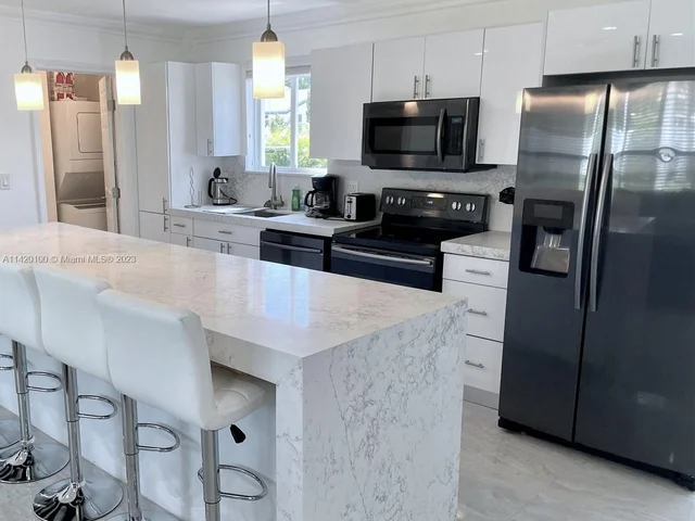 325 SE 4th Ave, Dania Beach FL 33004