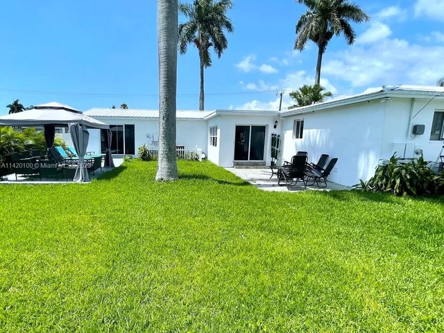 325 SE 4th Ave, Dania Beach FL 33004