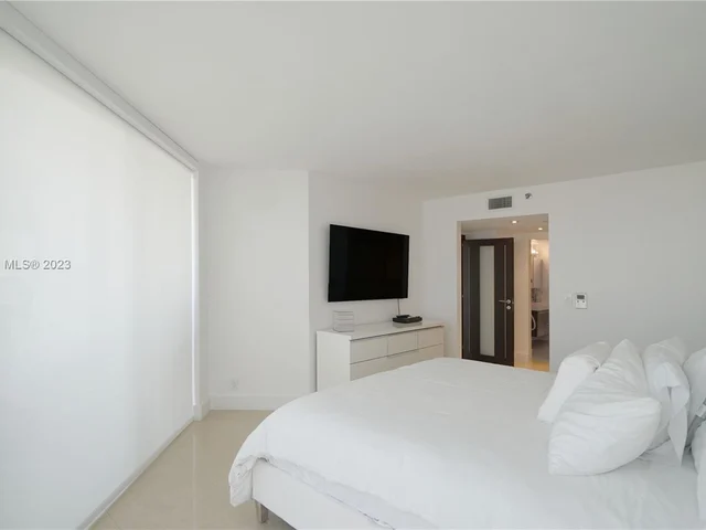 1000 W Island Blvd # 610, Aventura FL 33160