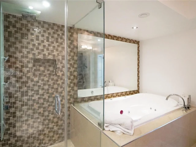 1000 W Island Blvd # 610, Aventura FL 33160