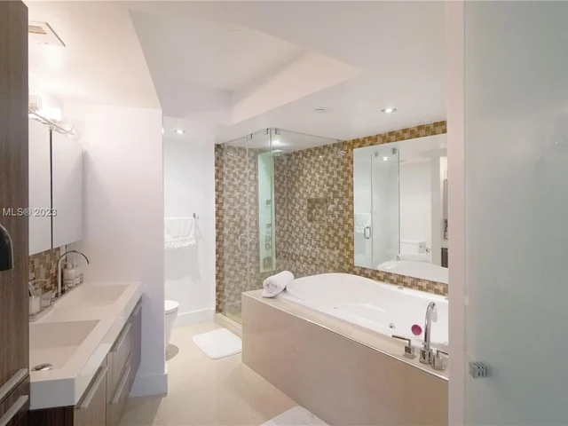 1000 W Island Blvd # 610, Aventura FL 33160