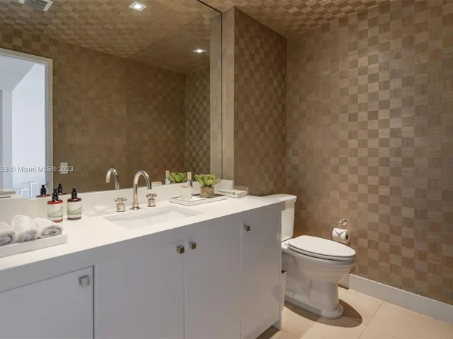 789 Crandon Blvd # 1006, Key Biscayne FL 33149