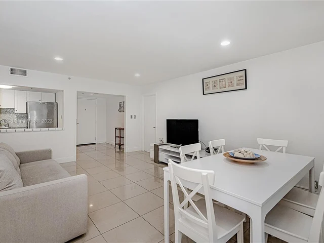 5225 Collins Ave # 407, Miami Beach FL 33140