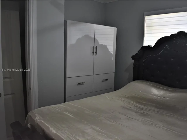 1010 NW 199th St, Miami Gardens FL 33169