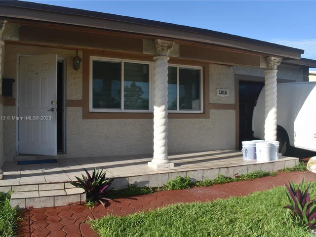 1010 NW 199th St, Miami Gardens FL 33169