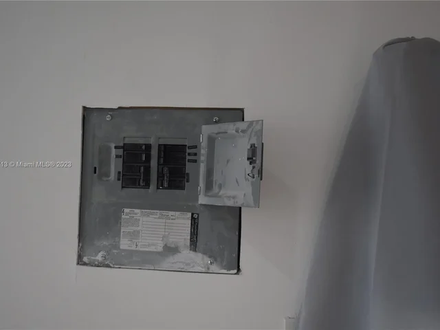 1010 NW 199th St, Miami Gardens FL 33169