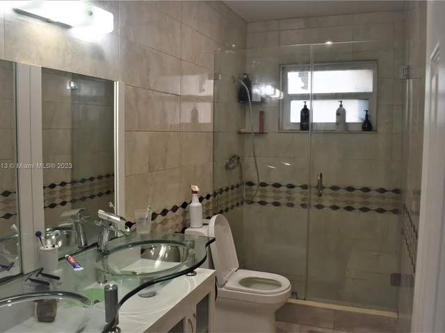 1010 NW 199th St, Miami Gardens FL 33169