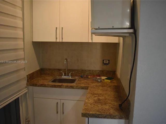 1010 NW 199th St, Miami Gardens FL 33169