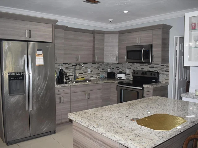 1010 NW 199th St, Miami Gardens FL 33169