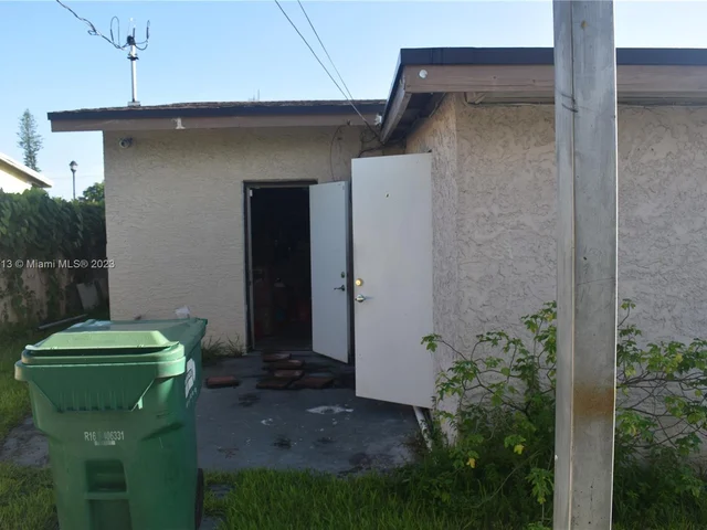 1010 NW 199th St, Miami Gardens FL 33169