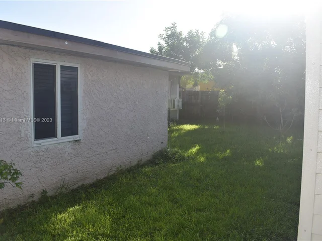 1010 NW 199th St, Miami Gardens FL 33169