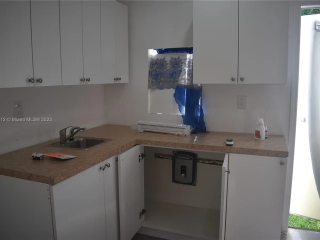 1010 NW 199th St, Miami Gardens FL 33169