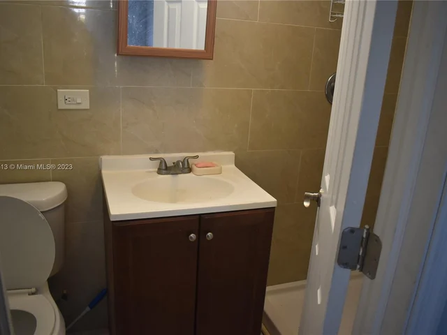 1010 NW 199th St, Miami Gardens FL 33169