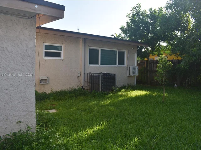 1010 NW 199th St, Miami Gardens FL 33169