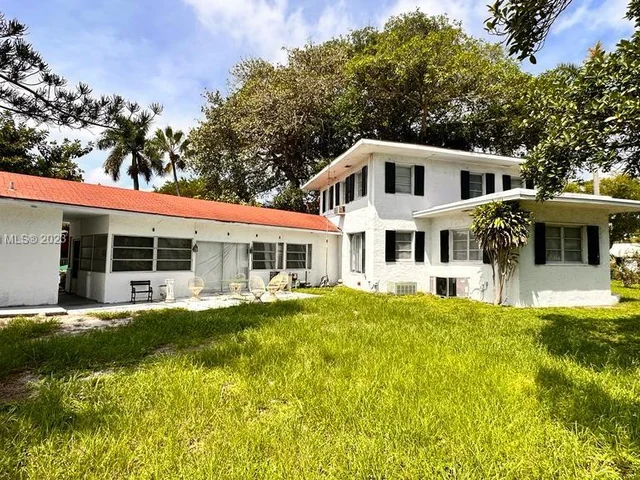 1500 S Palmway, Lake Worth FL 33460