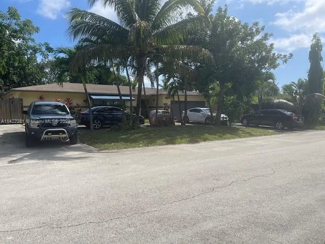 251 SW 16th St, Pompano Beach FL 33060