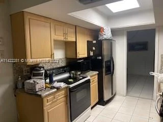 251 SW 16th St, Pompano Beach FL 33060