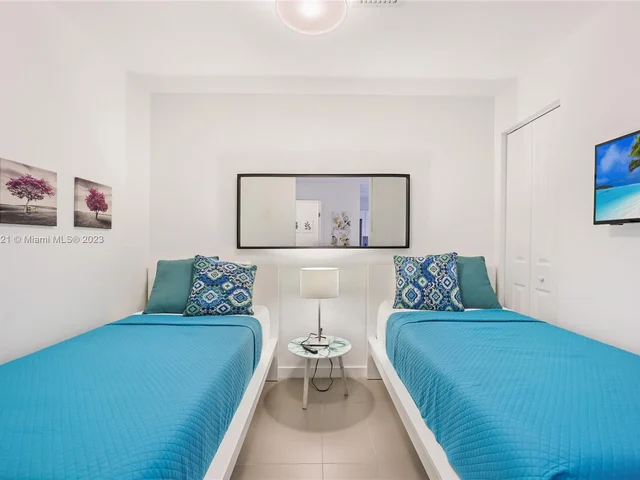 1600 NE 1st Ave # 3701, Miami FL 33132