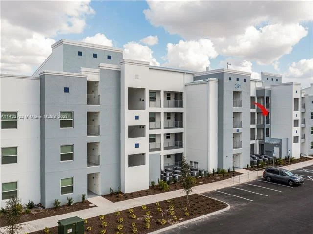 3191 paradox circle # 307, Kissimmee FL 34746
