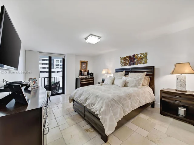 2625 Collins Ave # 402, Miami Beach FL 33140