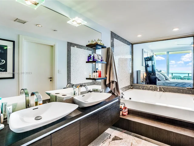 200 Biscayne Boulevard Way # 4307, Miami FL 33131