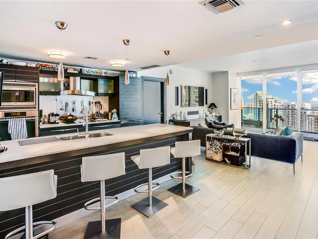 200 Biscayne Boulevard Way # 4307, Miami FL 33131