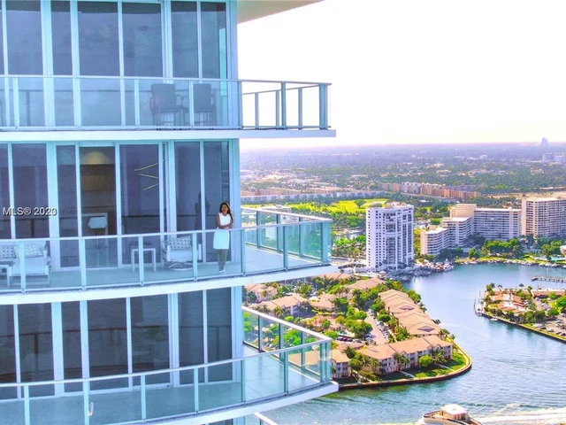 4111 S Ocean Dr, Hollywood FL 33019