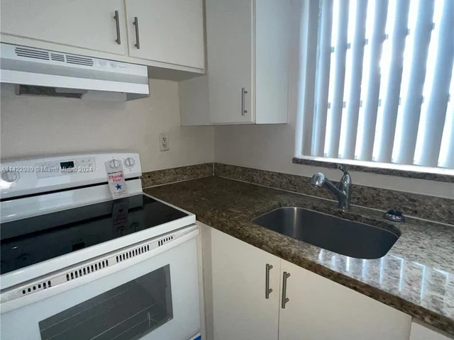 11625 Canal Dr # 18, North Miami FL 33181