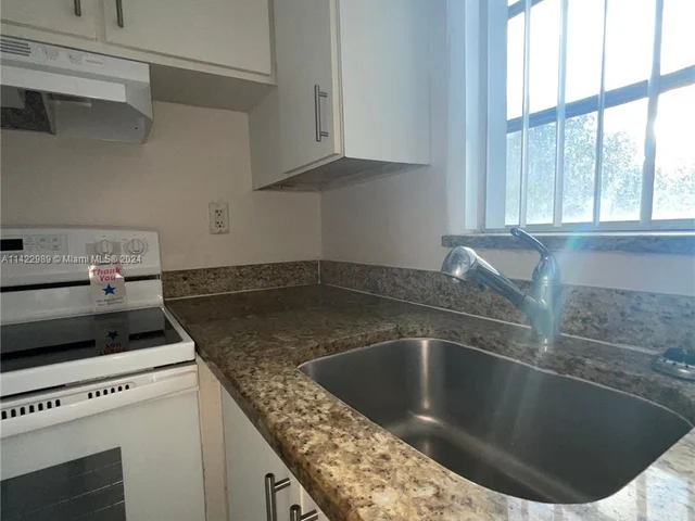 11625 Canal Dr # 18, North Miami FL 33181