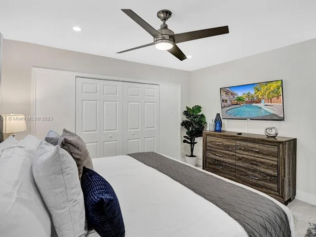 3251 N 37th St, Hollywood FL 33021