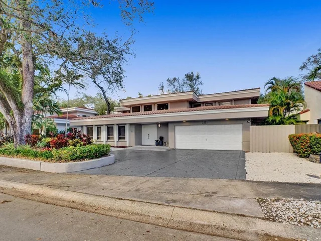 3251 N 37th St, Hollywood FL 33021